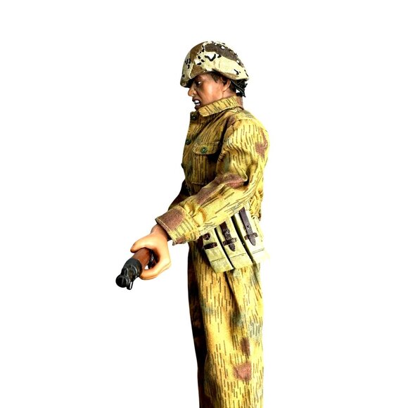 Camouflage Military Man Helmet Weapon Ammo Cartridge Belt Stand Action figure - Picture 4 of 13